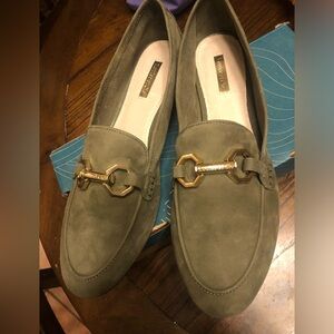 Women’s Louise et Cie Gold Logo Detail olive suede loafers in size 11